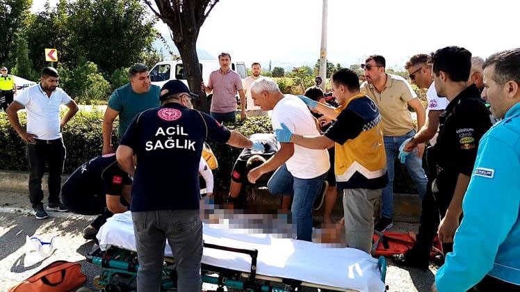 BURSA'NIN İNEGÖL İLÇESİNDE MOTOSİKLETLE KALDIRIMA ÇARPAN AĞABEY VE KARDEŞİ YARALANDI.