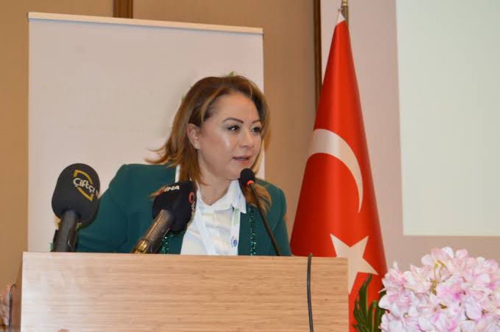 BİTKİLERİN PROFESÖRÜ AYSUN BAY KARABULUT, DAĞLIK KESİMLERDE DOĞAL OLARAK KENDİLİĞİNDEN