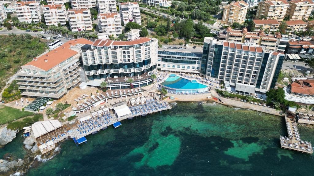 KUŞADASI'NA TURİST AKINI: OTEL DOLULUK ORANLARI REKOR SEVİYEDE!