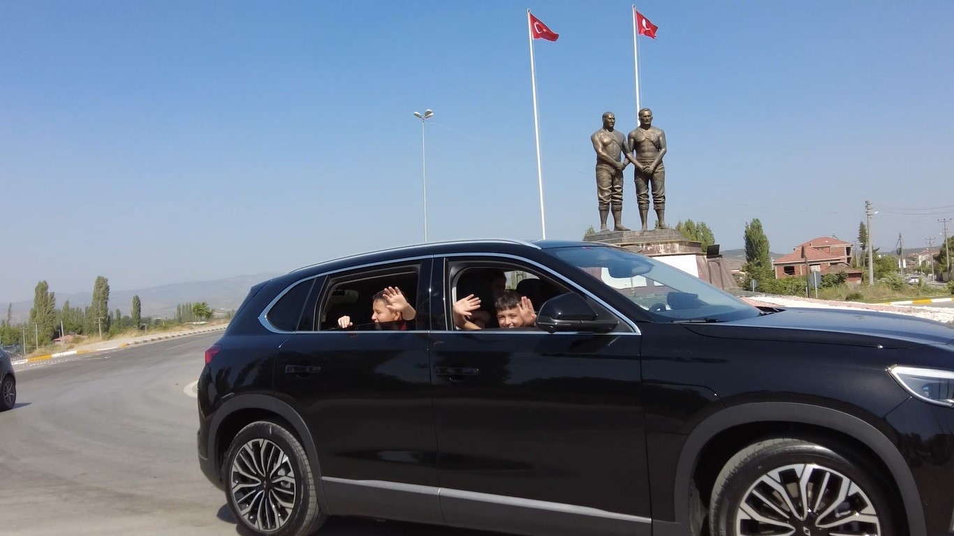 BALIKESİR’İN SINDIRGI İLÇESİNDE YERLİ VE MİLLİ ÜRETİM OLAN TOGG MARKA
