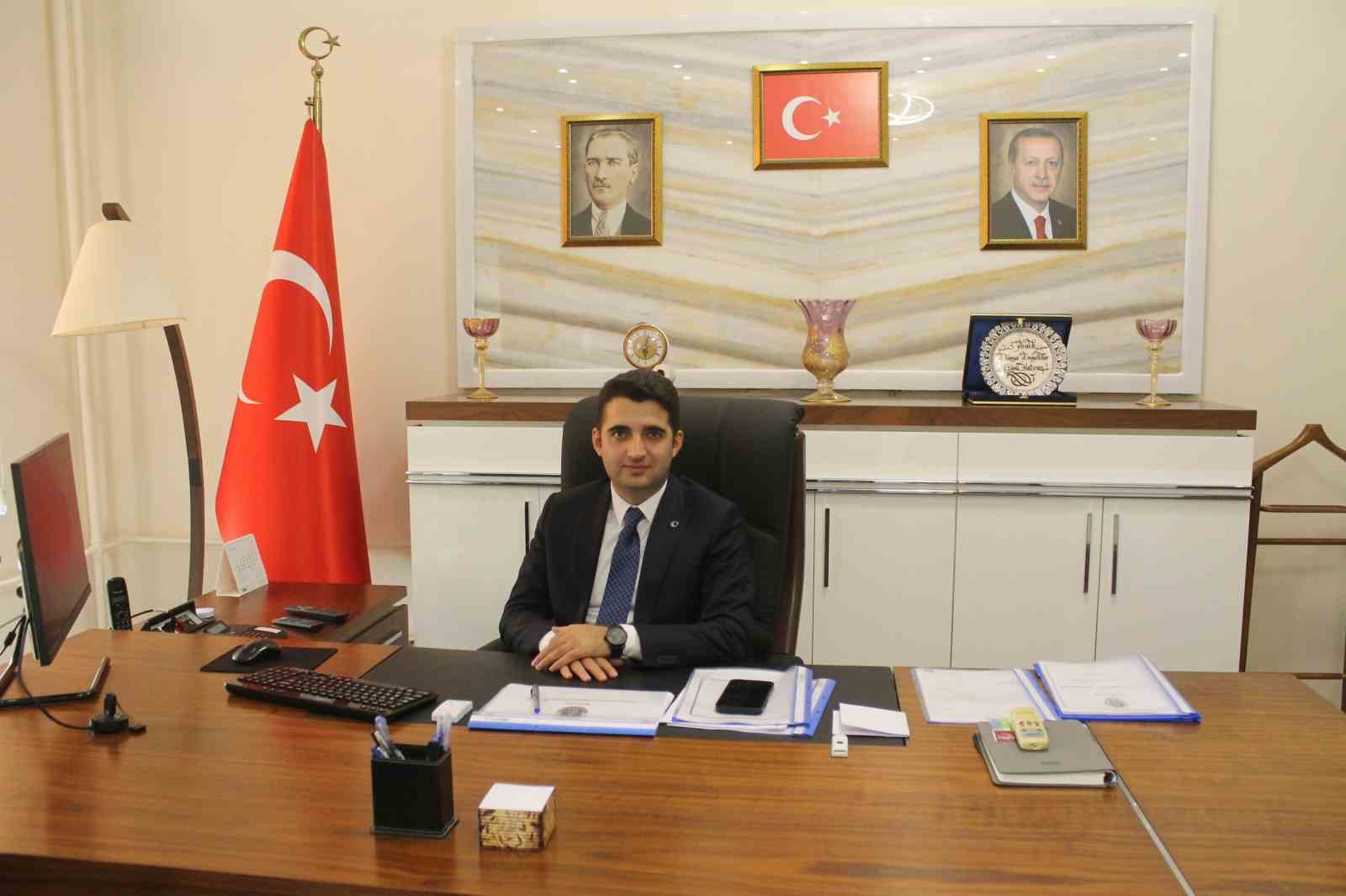 Manyas Kaymakamı Emre Yeşil görevine başladı MANYAS KAYMAKAMI EMRE YEŞİL GÖREVİNE BAŞLADI