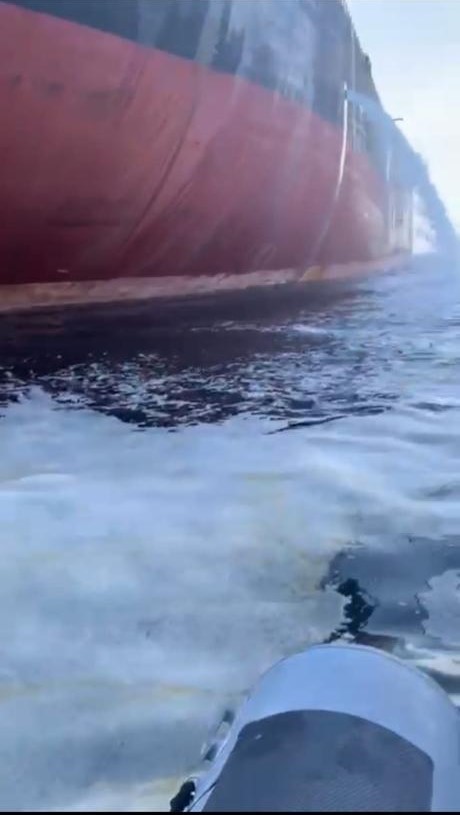 YALOVA İLİ ÇİFTLİKKÖY İLÇESİ AÇIKLARINDA KİRLİ BALAST SUYU MARMARA DENİZİ’NE