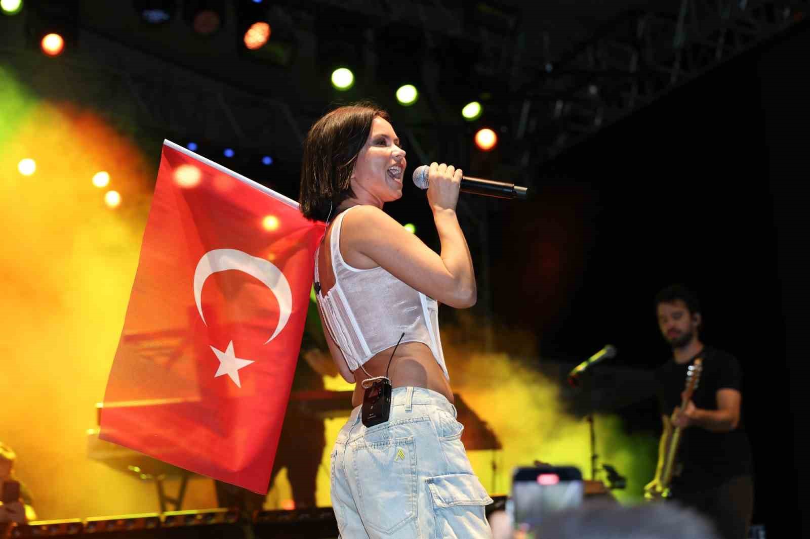 MENEMEN BELEDİYESİNİN 2.’SİNİ DÜZENLEDİĞİ ULUSLARARASI MENEMEN ÇÖMLEK FESTİVALİ ÇERÇEVESİNDE ÇÖMLEK