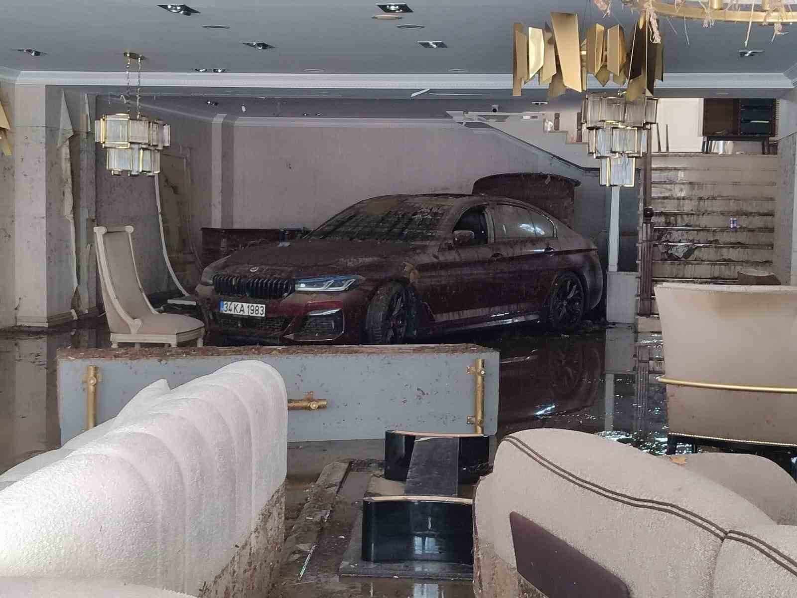 İSTANBUL’DA DÜN AKŞAM SAATLERİNDE BAŞLAYAN SAĞANAK YAĞIŞ NEDENİYLE BAZI İLÇELERDE