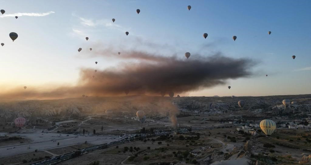 NEVŞEHİR'İN GÖREME İLÇESİNDE BİR İŞYERİNİN DEPOSUNDA ÇIKAN YANGIN İTFAİYE EKİPLERİNİN