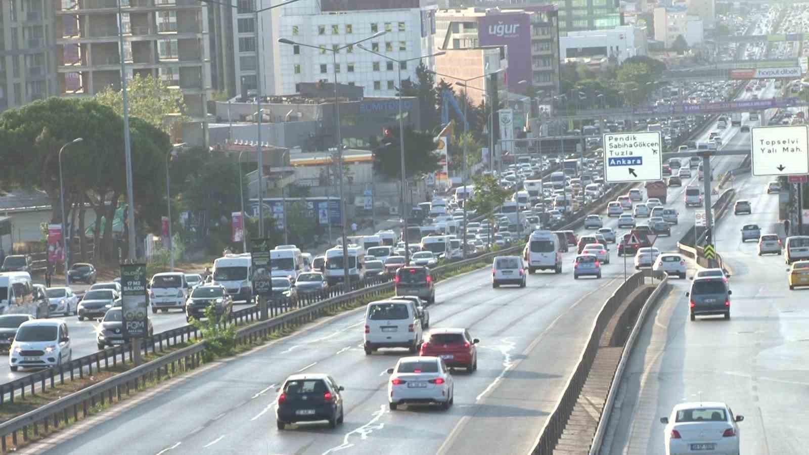 OKULLARIN AÇILDIĞI İLK GÜN İSTANBUL’DA TRAFİK YOĞUNLUĞU