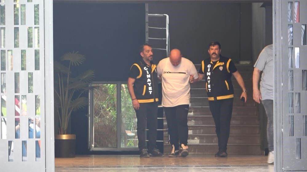 Öldürülmekten korktuğu için patronunu öldürmüş BURSA'DA, PATRONUNU OTOMOBİLDE BOĞAZINI KESEREK ÖLDÜREN ZANLIYA ‘KASTEN ADAM ÖLDÜRME’