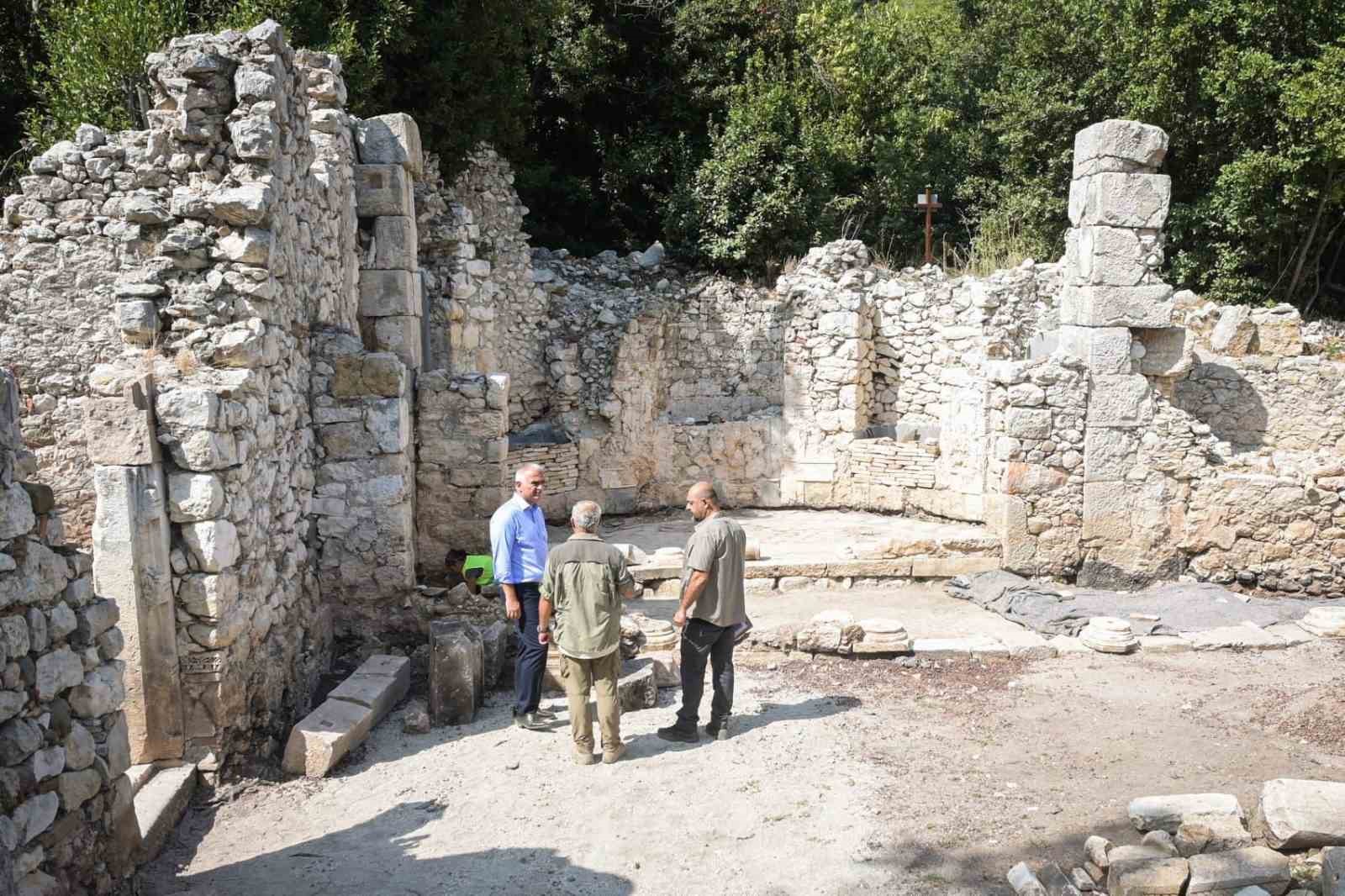 ANTALYA’NIN KUMLUCA İLÇESİNDE KAZI ÇALIŞMALARI SÜRDÜRÜLEN OLİMPOS ANTİK KENTİ’NDE YENİ