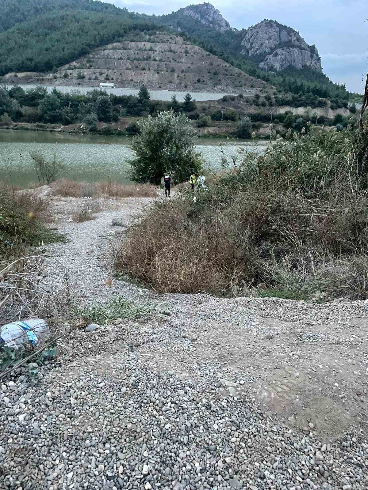 Osmaneli’de 3 gündür kayıp şahsın cansız bedeni nehirde bulundu OSMANELİDE 3 GÜN ÖNCE KAYBOLAN KİŞİNİN CESEDİ SAKARYA NEHİRDE BULUNDU