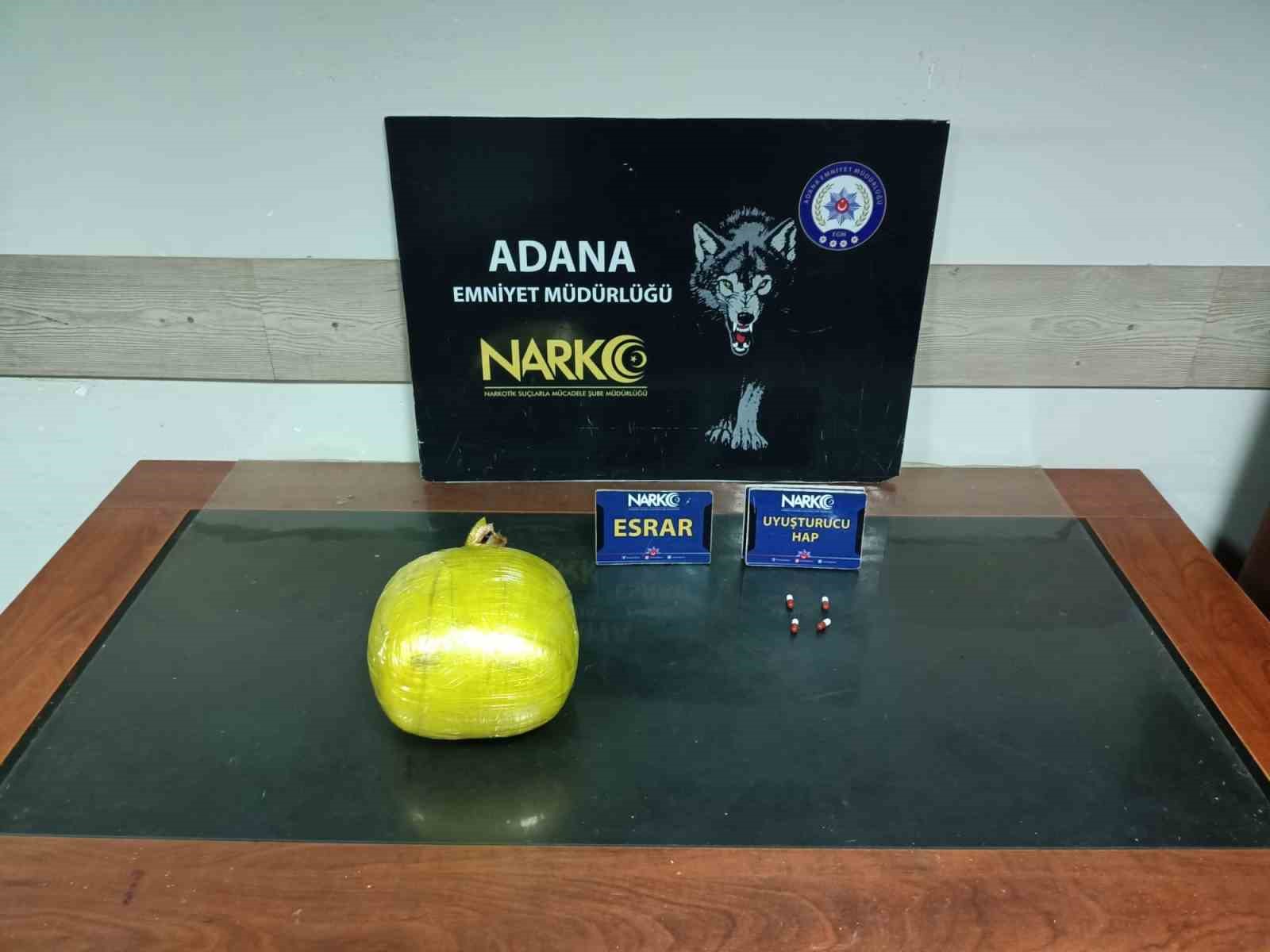 ADANA'DA DURDURULAN BİR OTOBÜSTE 1 KİLO 664 GRAM ESRAR VE