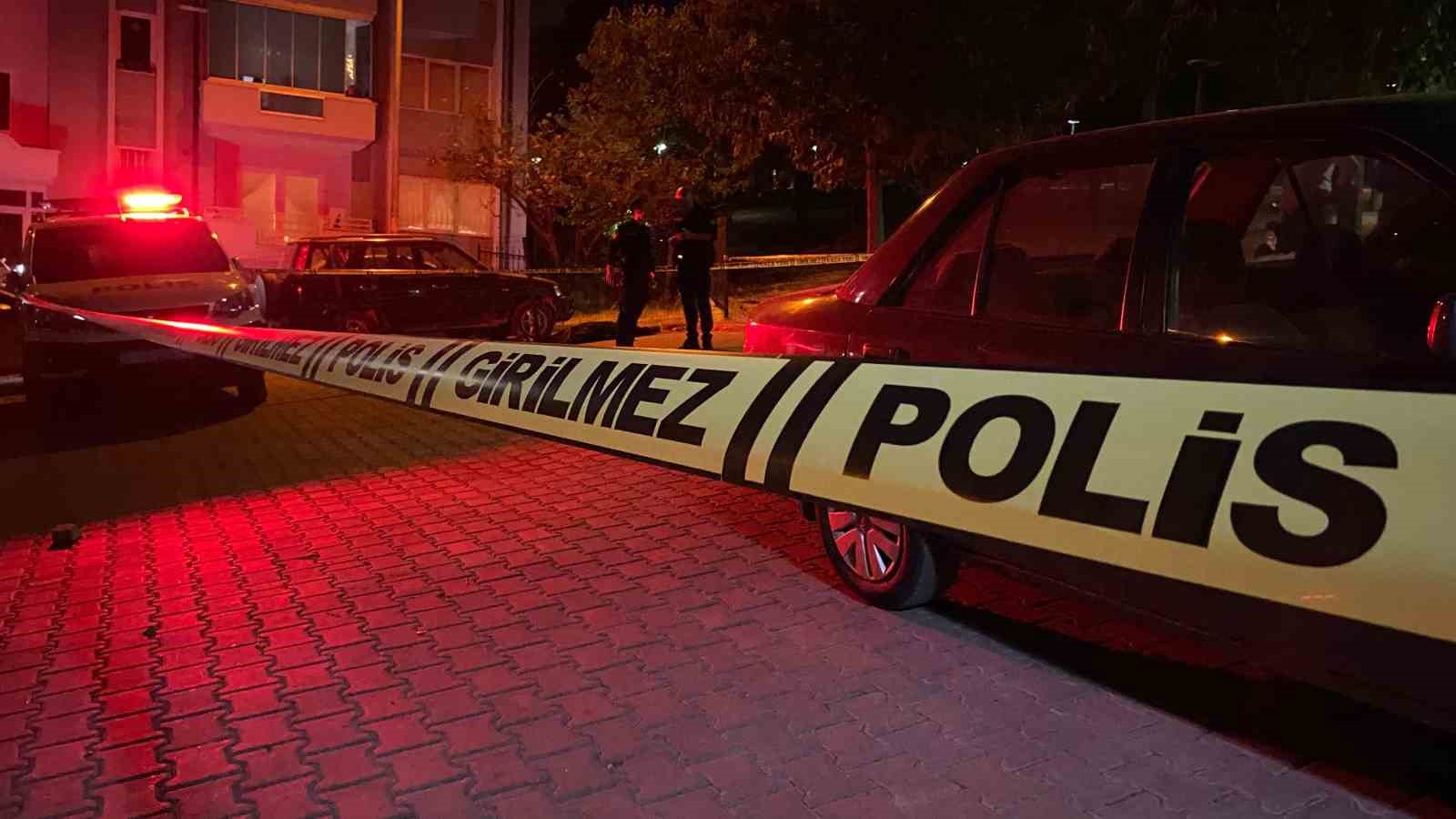 Otoparkta silahlı saldırıya uğrayan kişi hayatını kaybetti BURSA’DA PARKTA SİLAHLI SALDIRIYA UĞRAYAN KİŞİ HAYATINI KAYBETTİ.