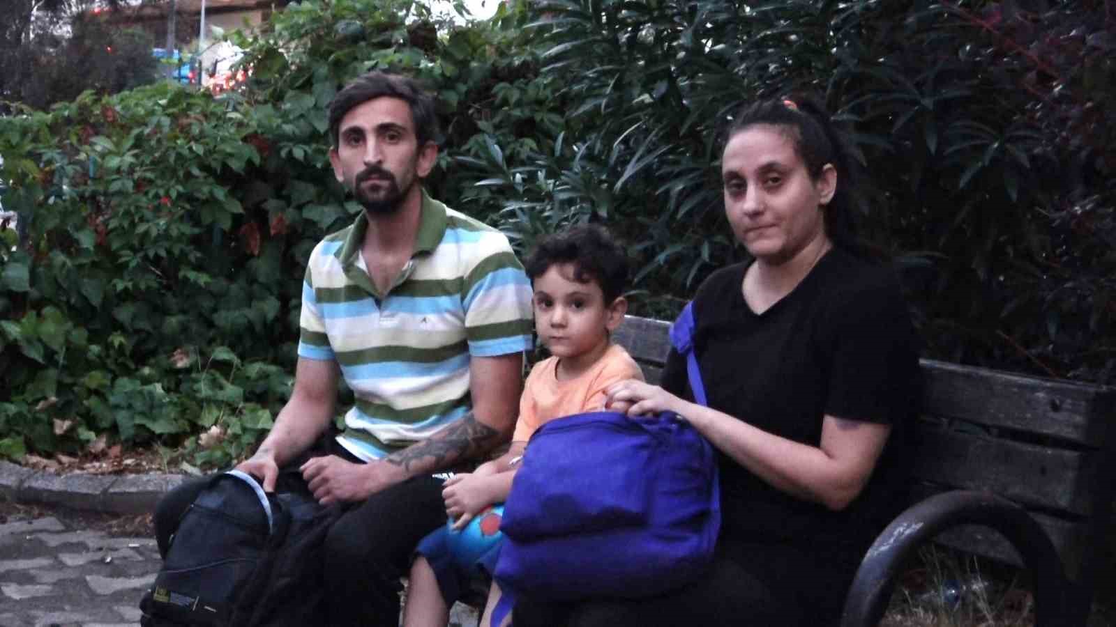 BURSA’DA EV SAHİBİ TARAFINDAN EVİNDEN ÇIKARILAN ÇOCUKLU AİLE SOKAKTA KALDI.