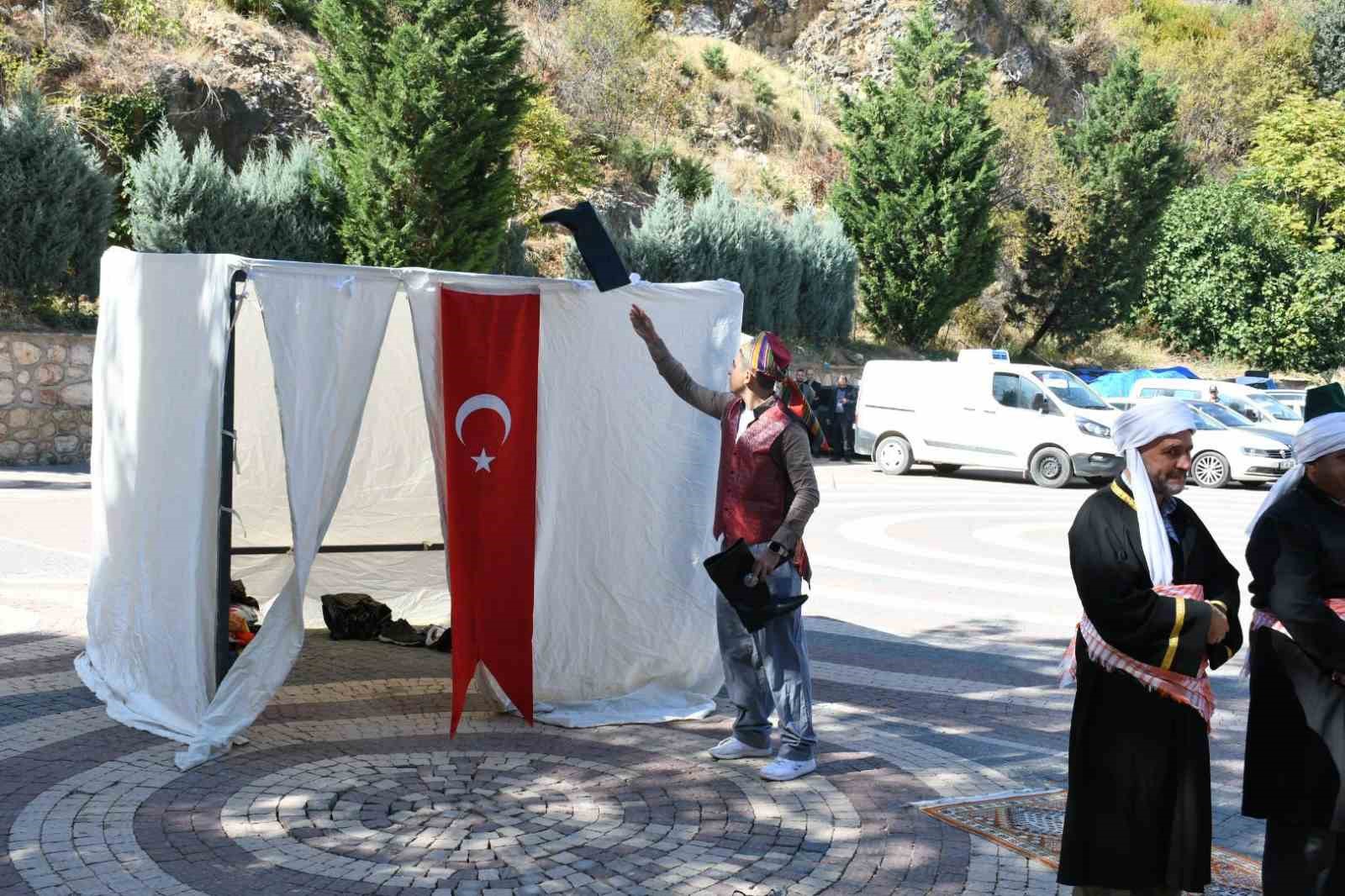 BİLECİK'TE AHİLİK HAFTASI'NDA 'ŞED KUŞANMA' CANLANDIRILDI