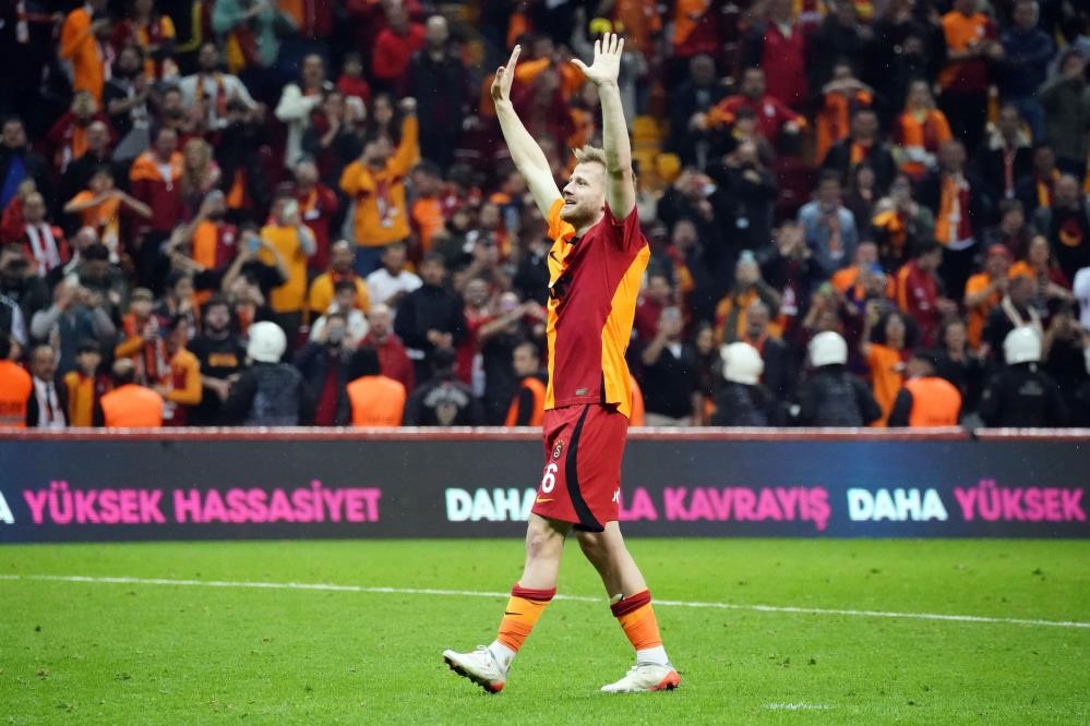 PENDİKSPOR, GALATASARAY'DAN 30 YAŞINDAKİ NORVEÇLİ ORTA SAHA OYUNCUSU FREDRİK MİDTSJÖ'YU