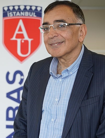 DÜN AÇIKLANAN ORTA VADELİ PROGRAMI DEĞERLENDİREN PROF. DR. HAYRİ KOZANOĞLU,