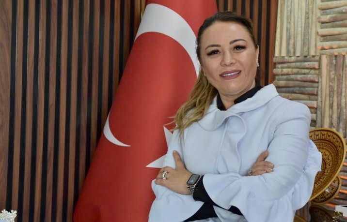 BİTKİLERİNİN PROFESÖRÜ AYSUN BAY KARABULUT, HALK ARASINDA ŞEVKET-İ BOSTAN OLARAK