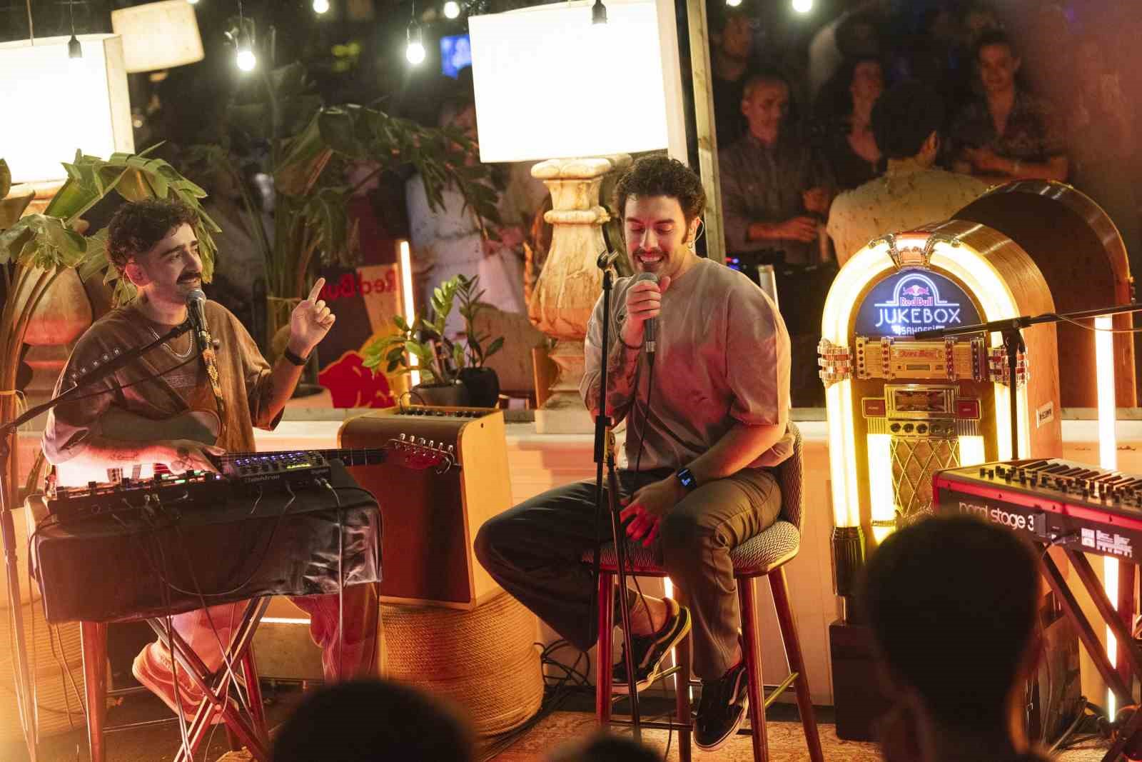 YENİ BİR KONSER DENEYİMİ RED BULL JUKEBOX SAHNESİ, TÜRKİYE İLE