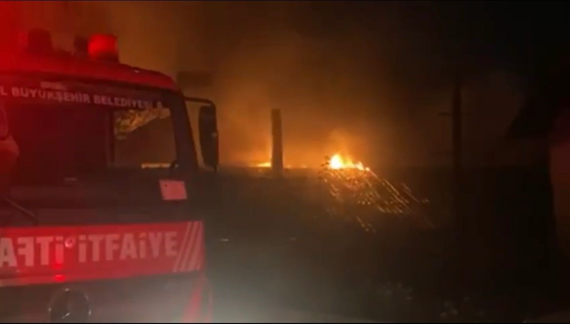 SARIYER’DE METRUK BİNA ALEV ALEV YANDI