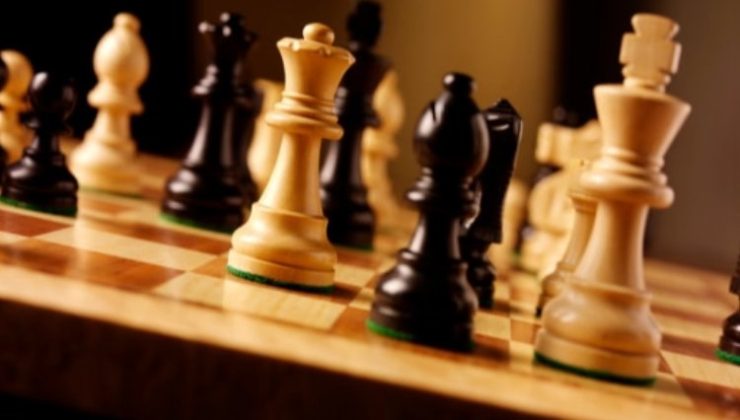 Erdek Belediyesi ve Türkiye Satranç Federasyonu tarafından Erdek Kapalı Spor