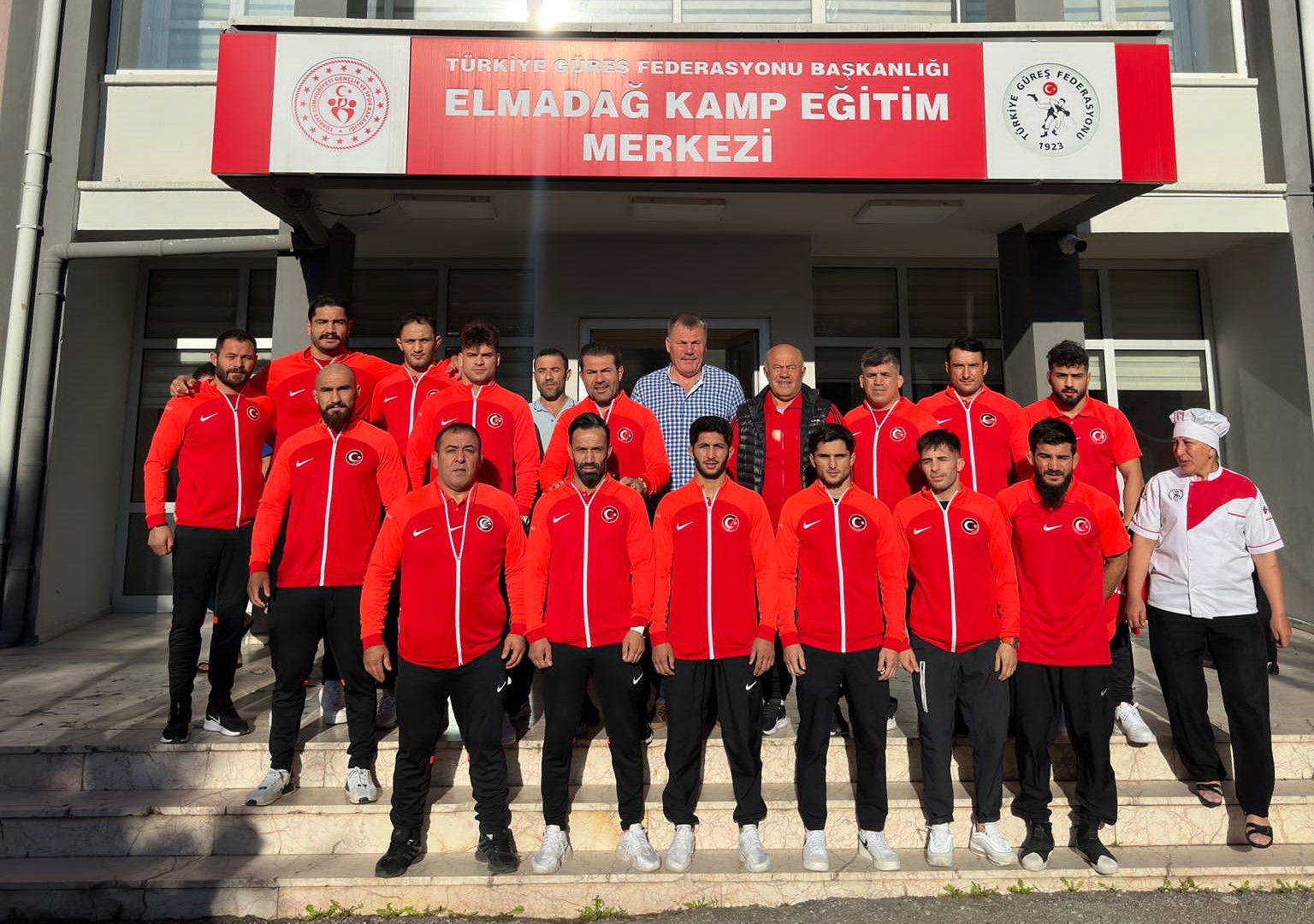 SERBEST GÜREŞ MİLLİ TAKIMI, DÜNYA GÜREŞ ŞAMPİYONASI’NDA MÜCADELE ETMEK İÇİN