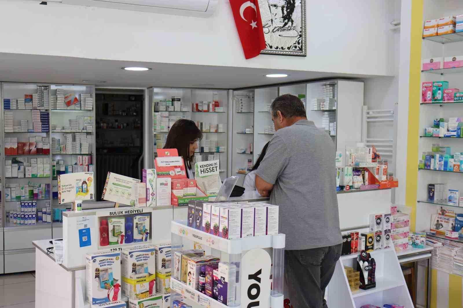 ECZANEDEN İLAÇ SATIN ALAN BİR VATANDAŞ