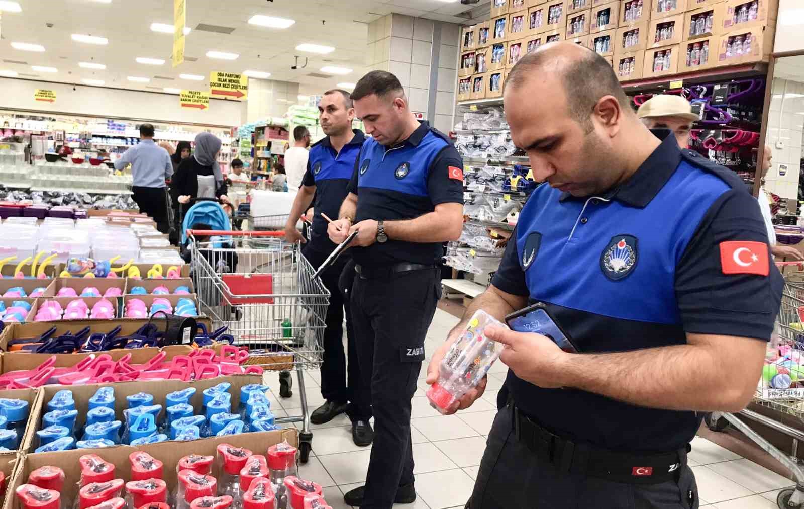 SİNCAN BELEDİYESİ ZABITA EKİPLERİ, İLÇEDE KIRTASİYE MALZEMELERİ SATAN İŞYERLERİNİ DENETLEYEREK