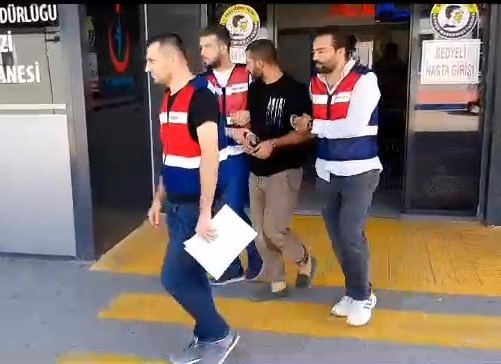 DENİZLİ’DE BİR TEKSTİL FABRİKASININ DEPOSUNDAN 300 BİN LİRALIK SOYGUN YAPAN