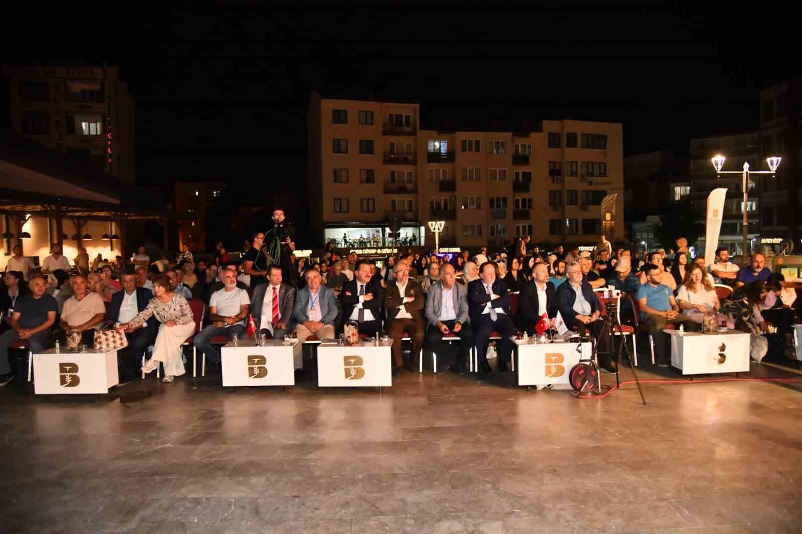 SUÇIKTI ŞİİR AKŞAMLARI TARİHİ MEYDANDA BAŞLADI