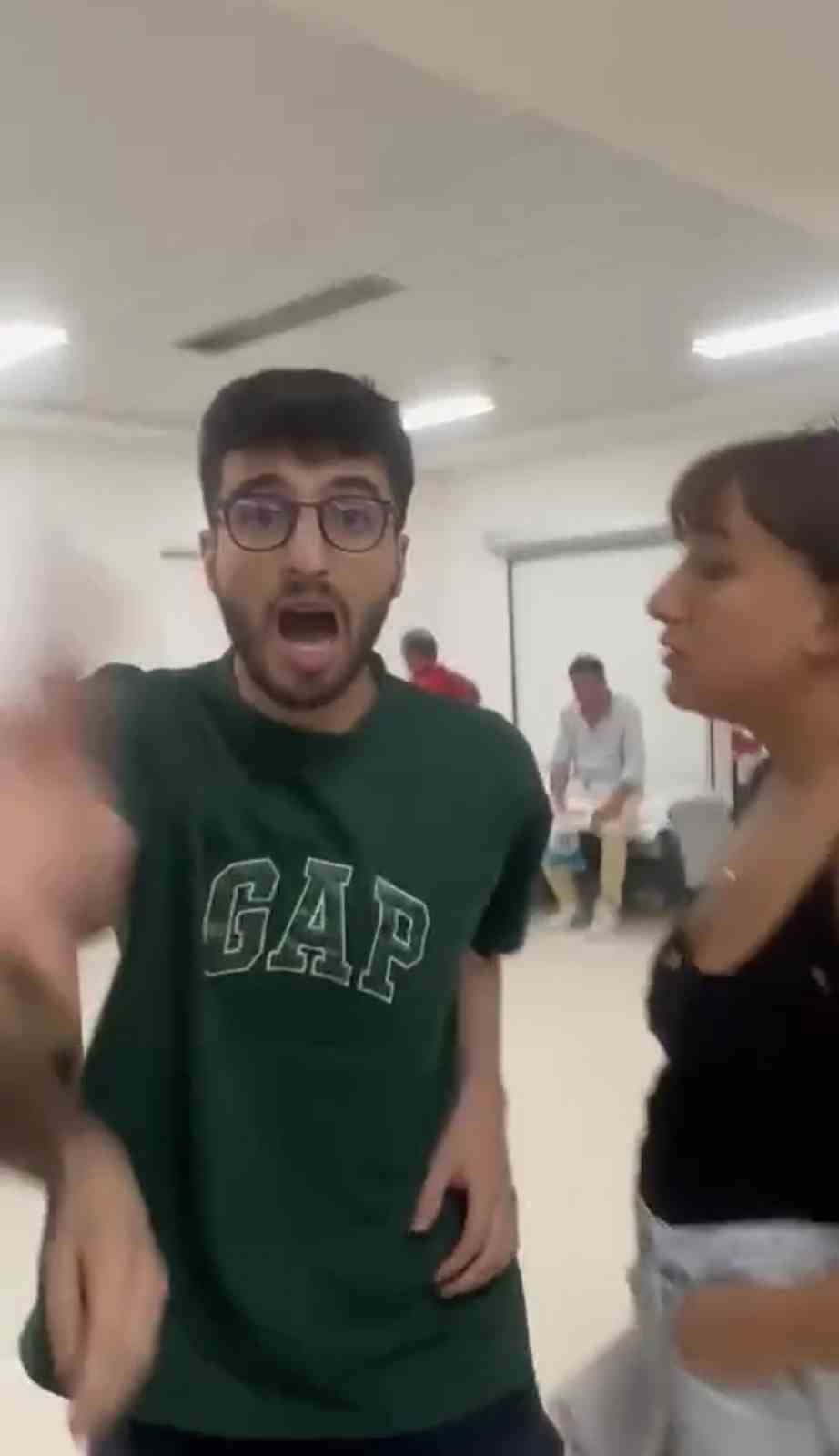 TAKSİM EĞİTİM VE ARAŞTIRMA HASTANESİNE EPİLEPSİ ATAĞI NEDENİYLE GELEN BİR