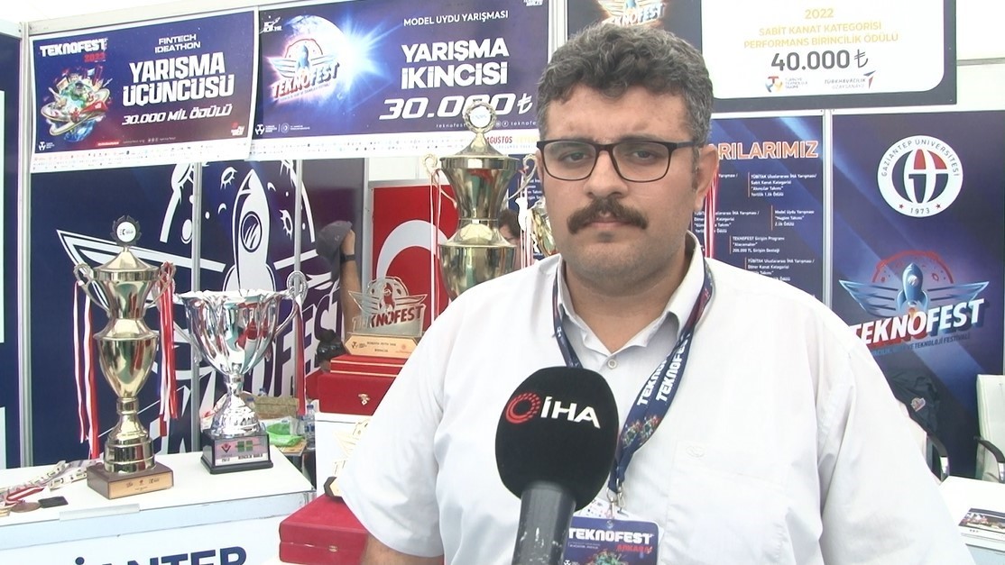 GAZİANTEP ÜNİVERSİTESİ ÖĞRENCİLERİ, KAHRAMANMARAŞ DEPREMLERİNİN OLUMUZ ŞARTLARINA RAĞMEN ÜSTÜN BİR