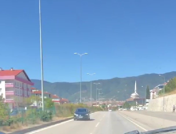 KARABÜK'TE, TERS ŞERİTTEN İLERLEYEN OTOMOBİLE 4 BİN 64 TL CEZA