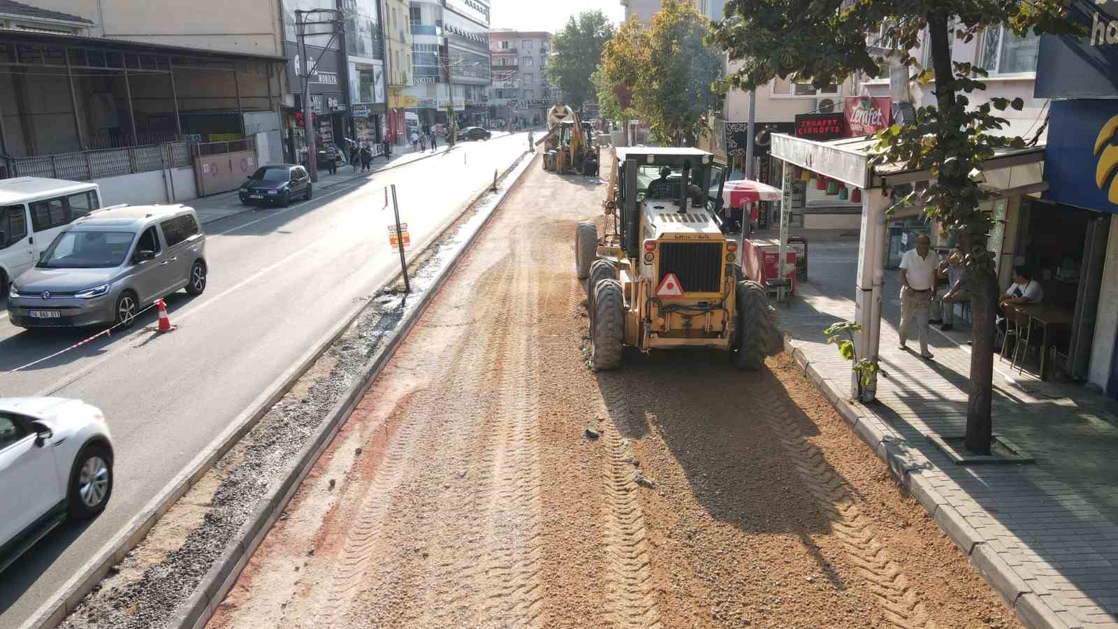 YILDIRIM’IN MEVCUT YOLLARINI DAHA SAĞLIKLI HALE GETİRMEK AMACIYLA ALTYAPI ÇALIŞMALARINA
