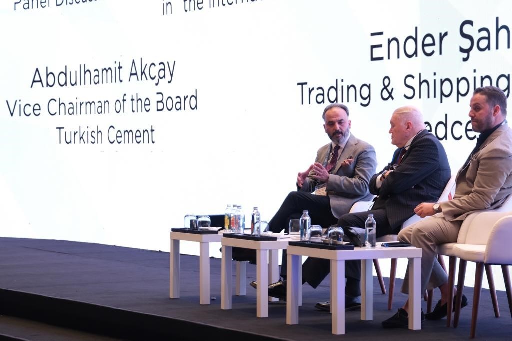ÇİMENTO SEKTÖRÜNÜN TEMSİLCİLERİ, İSTANBUL’DA BİR ARAYA GELDİ. İSTANBUL’DAKİ BULUŞMAYA 45’İN