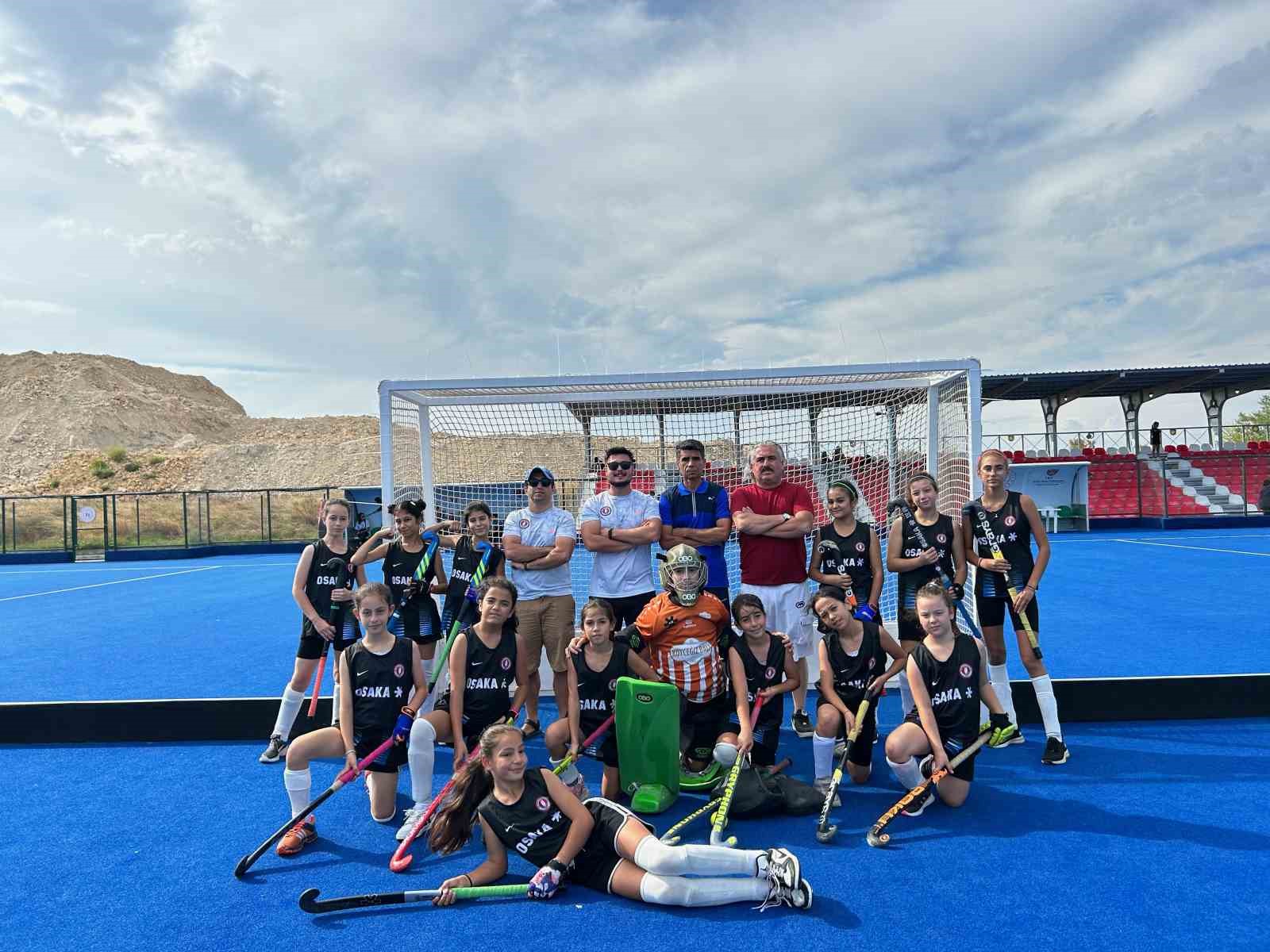 ORTAKÖY EGE YILDIZLARI SPOR KULÜBÜ U12 HOKEY TAKIMI KIRKLAR ELİNDE