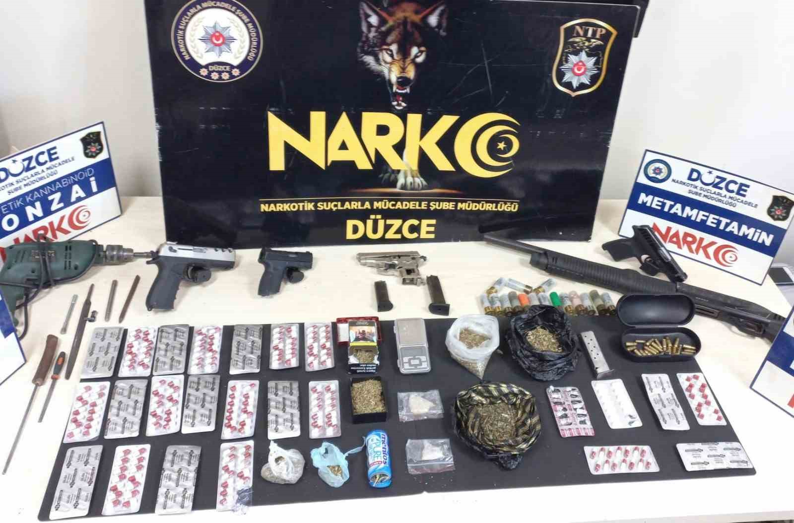 DÜZCE CUMHURİYET BAŞSAVCILIĞI KOORDİNESİNDE SABAHA KARŞI SOKAK SATICILARI VE KULLANICILARINA