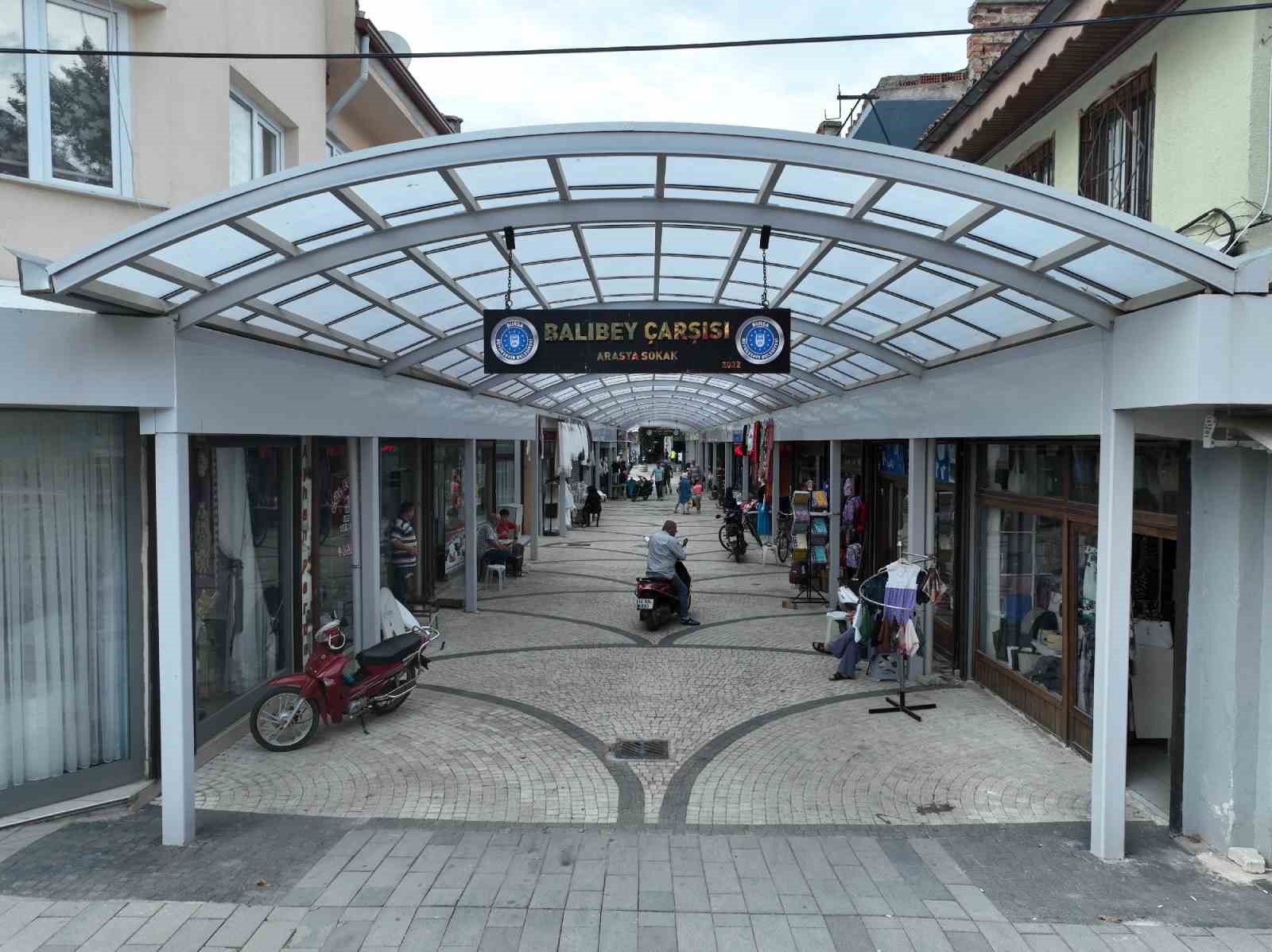 BURSA BÜYÜKŞEHİR BELEDİYESİ, KENT MERKEZİNDEKİ TARİHİ ÇARŞILARDA UYGULANAN ESTETİK ÇATI