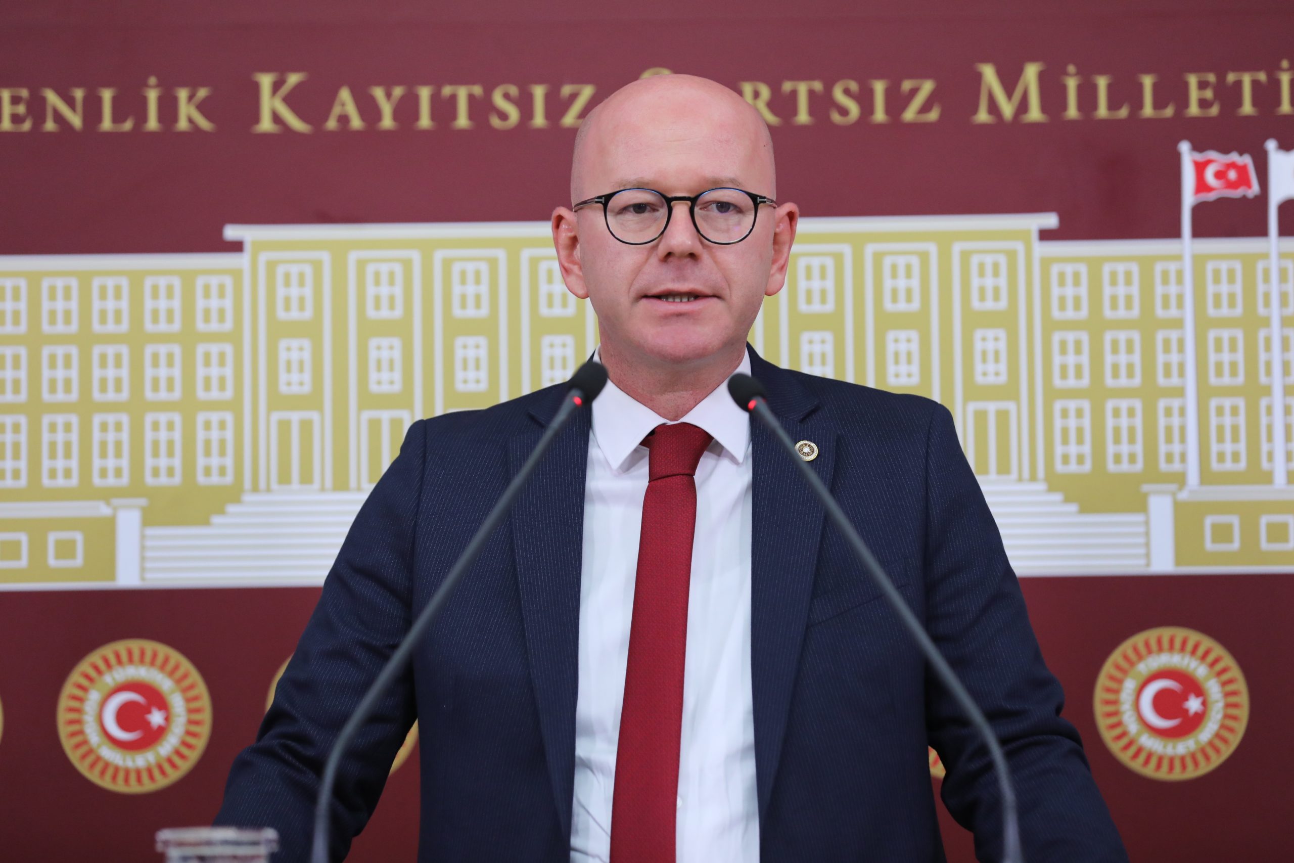 Sarı: “Seçimden önce 3,5 çeyrek altın alabilirken bugün 2,5 çeyrek altın alabiliyor” CHP Balıkesir Milletvekili Serkan Sarı, AKP iktidarının emekli, dul ve