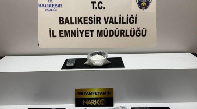 Yolcunun üzerinde yapılan aramada uyuşturucu çıktı