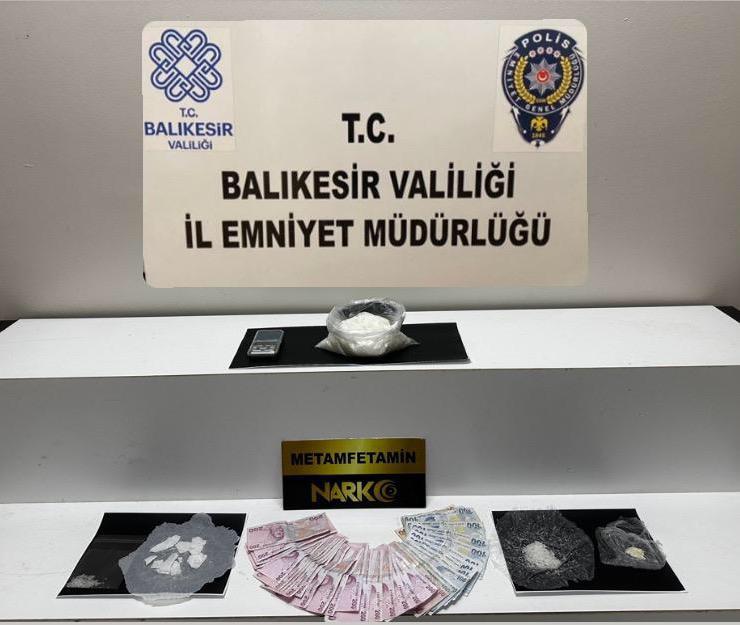 Edremit’te bir yolcu otobüsünde bir şahsın üzerinde yapılan aramada uyuşturucu