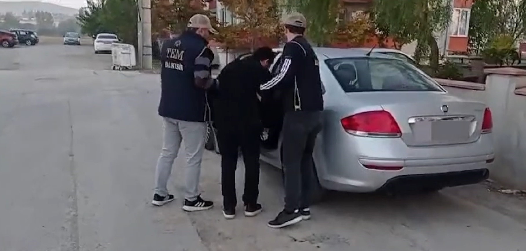 Türkiye genelinde FETÖ terör örgütüne yönelik düzenlenen ‘Kıskaç’ operasyonunda, Balıkesir’de