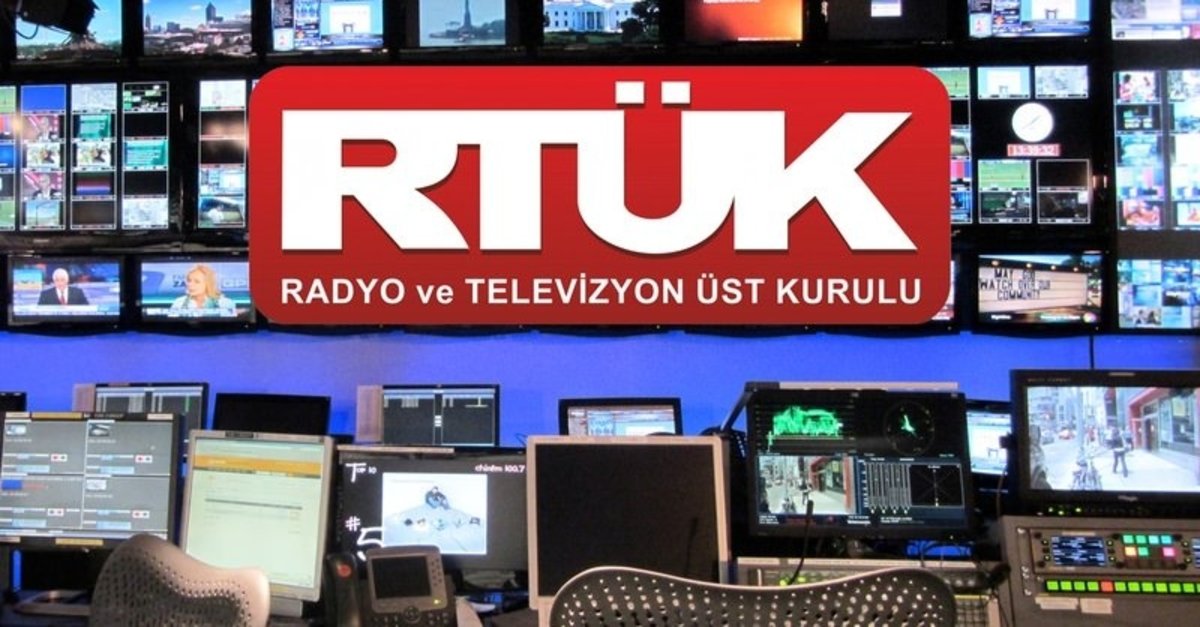 RTÜK’ten Halk TV’ye üst sınırdan idari para cezası ve program durdurma yaptırımı Radyo ve Televizyon Üst Kurulu (RTÜK), Ayşegül Arslan’ın Ankara’daki terör