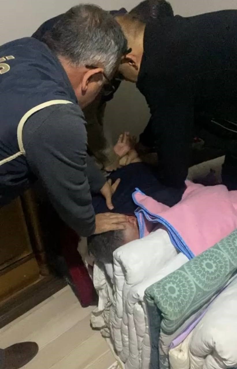 BURSA’DA BİN POLİS VE 200 EKİBİN KATILIMIYLA ARANAN ŞAHISLARA YÖNELİK