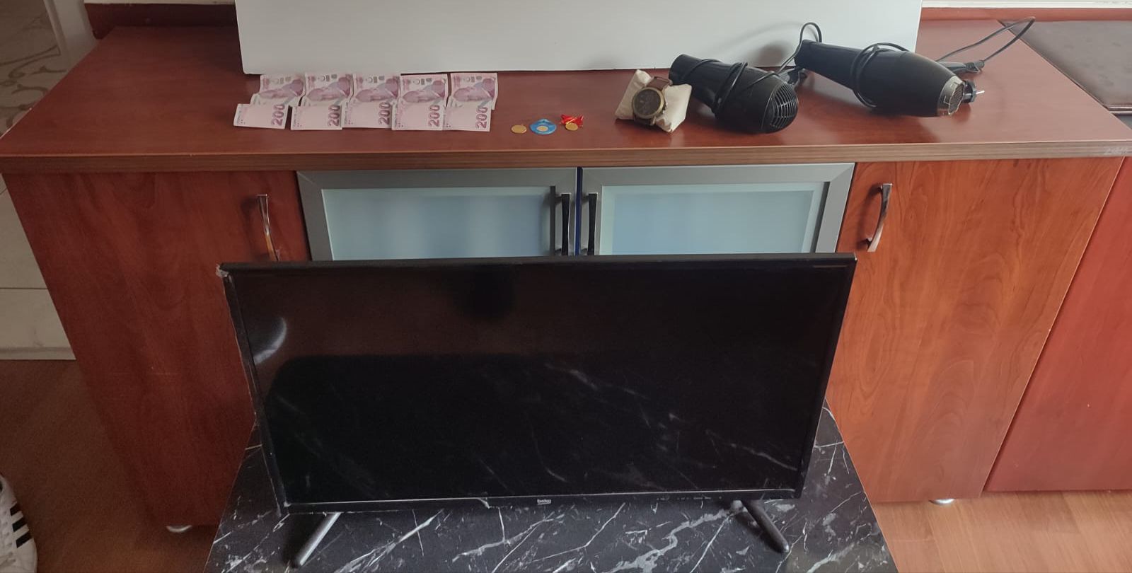 Bandırma İhsaniye Mahallesi’nde çaldığı eşyaları hurda koltuğa saklayarak kaçan hırsız,