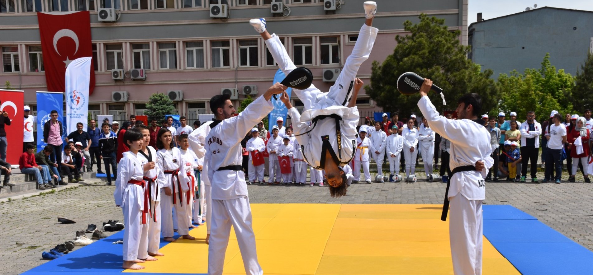 Milli sporcuların beden eğitimi alanında öğretmen olarak atamaları gerçekleşti Milli Eğitim Bakanlığına bağlı resmi eğitim kurumlarının beden eğitimi alanında