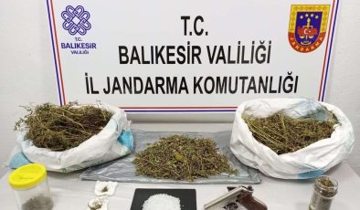 Balıkesir’de organize kaçakçılara Jandarma vurgunu