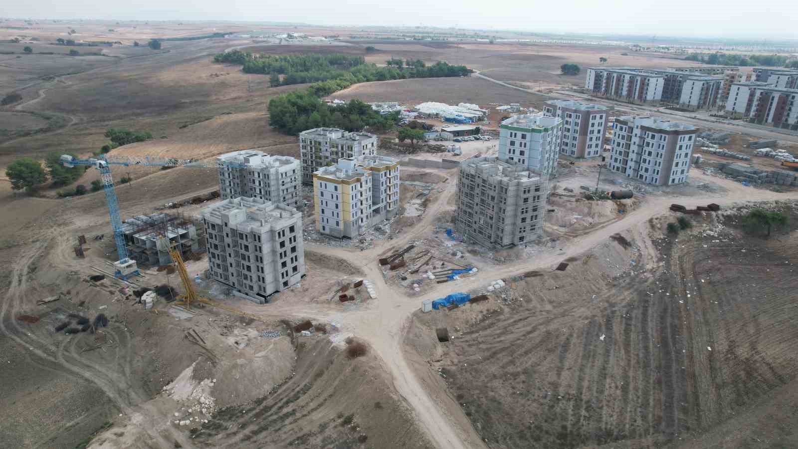 ADANA’DA DEPREMZEDELER İÇİN YAPIMINA BAŞLANAN TOKİ KONUTLARINDA SONA GELİNDİ.