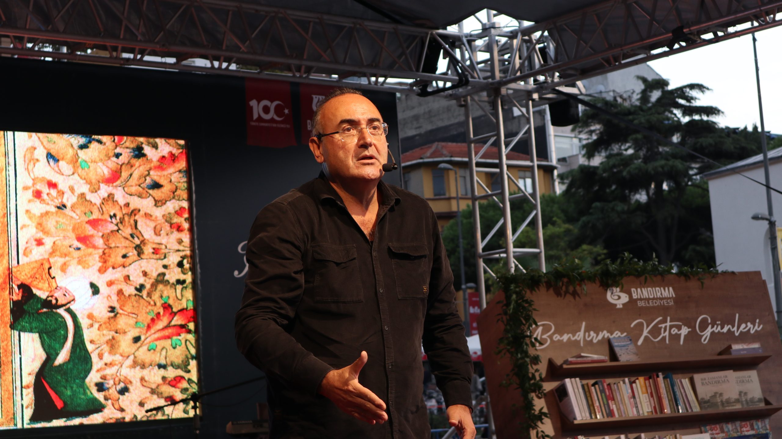 Bandırma Kitap Günleri’ne konuk olan Araştırmacı/Yazar Sunay Akın, “Cumhuriyet’e Giden