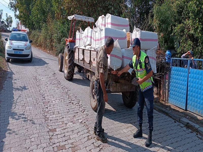 628 traktöre denetim Balıkesir İl Jandarma Komutanlığı Trafik Jandarmasınca mevsimler koşullara bağlı olarak