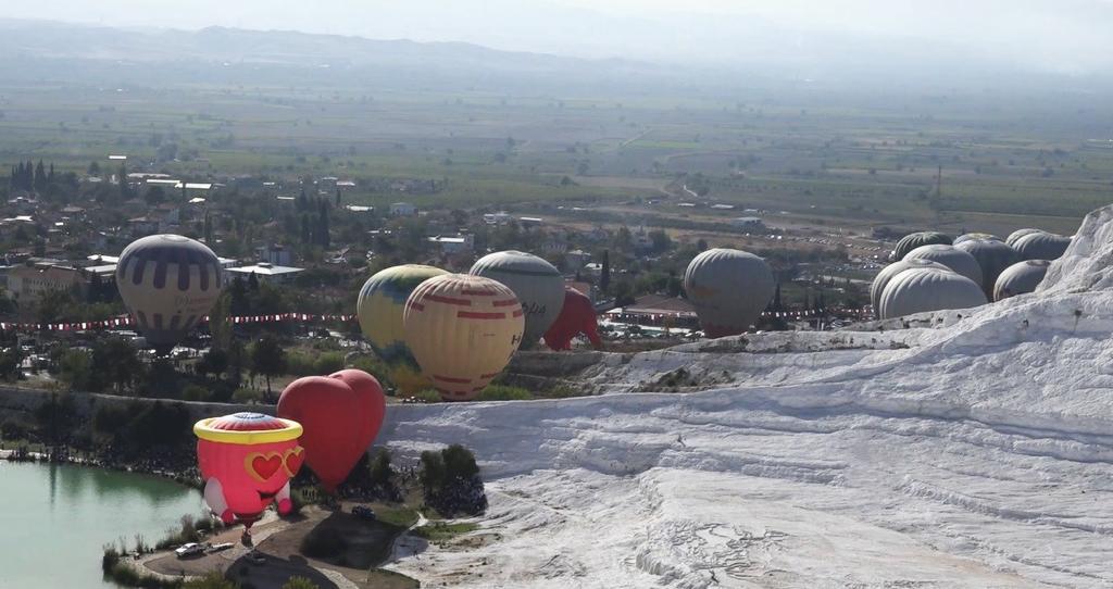 Türkiye Cumhuriyetinin 100’üncü yaşı, dünyanın turizm merkezlerinden biri olan Pamukkale’de