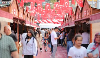 BANDIRMA KİTAP GÜNLERİ DOLU DOLU DEVAM EDİYOR